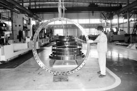 強磁場 ,吸來 真金白銀